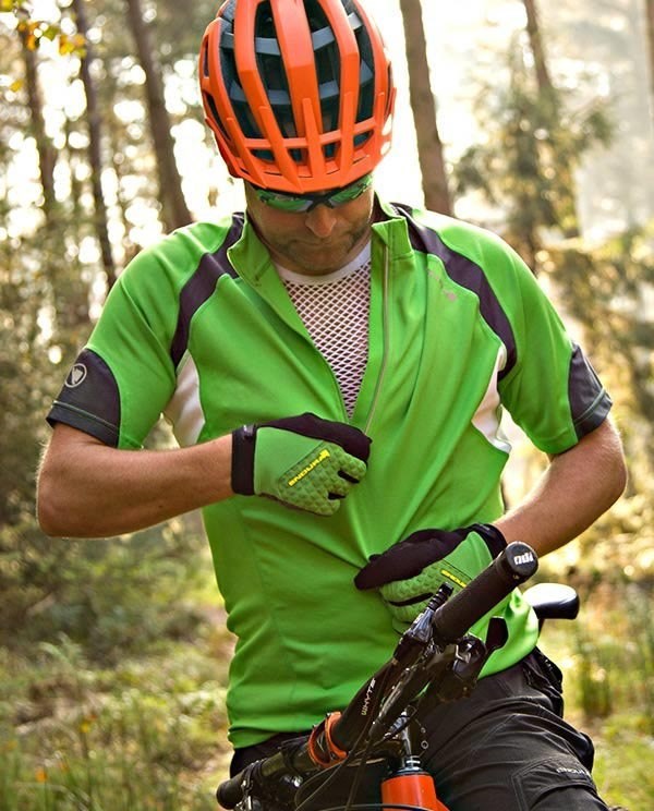 Zipping up a short sleeve cycling base layer