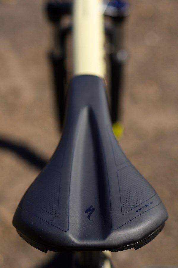 Specialized Rockhopper 29er mountain bike Mtop tube detail