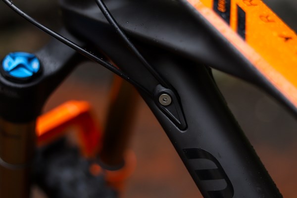 Mondraker Foxy Carbon cable routing