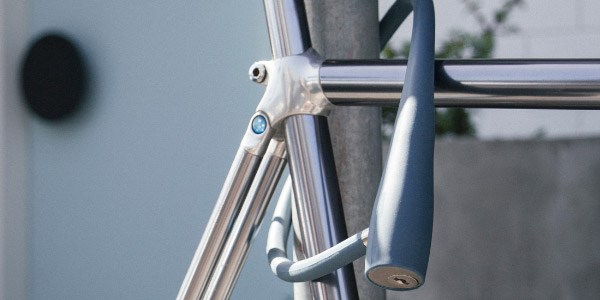 A key cable lock locking a bike throught the frame to a post