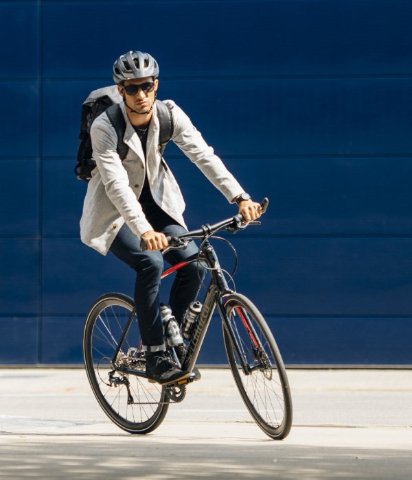Guy Commuting whilst wearing a Urban Helmet