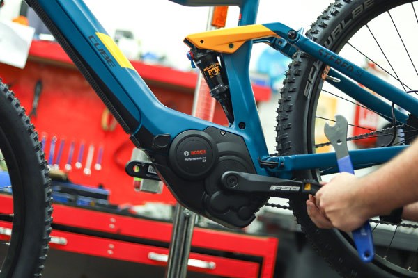 servicing disc brakes mountain bike