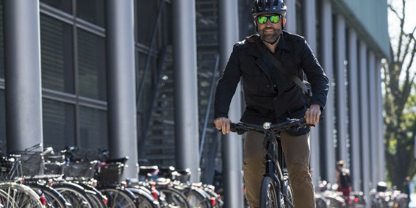 Cycle commuter riding past an office building