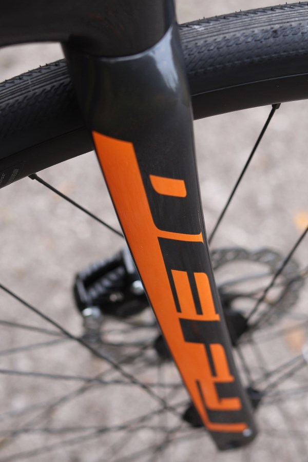 Giant Defy full carbon fork detail