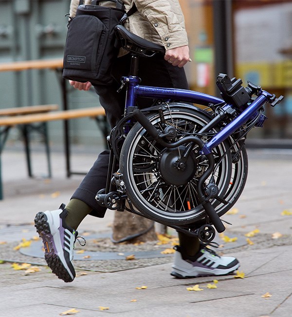 Carrying a Brompton Electric P Line Explore 12-speed folding bike