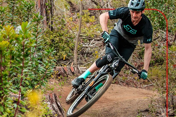 MTB'er attacking the trails in Fox clothing