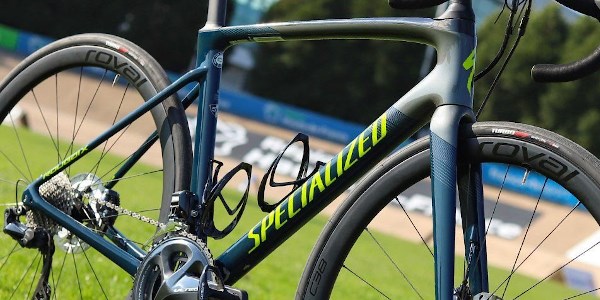 specialized-roiubaix-carbon-frame-detail