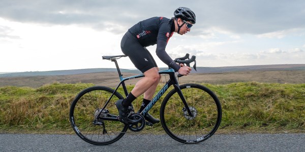 Tredz-cyclist-riding-giant-defy