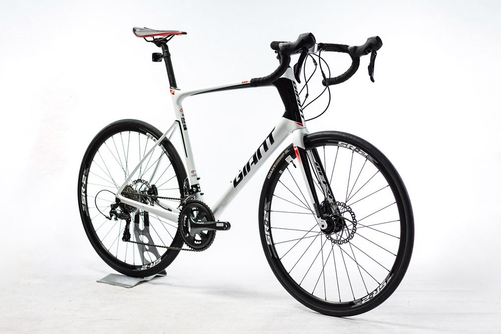 Giant Defy Advanced 3 - XL - Nearly New - 2017 Road Bike product image
