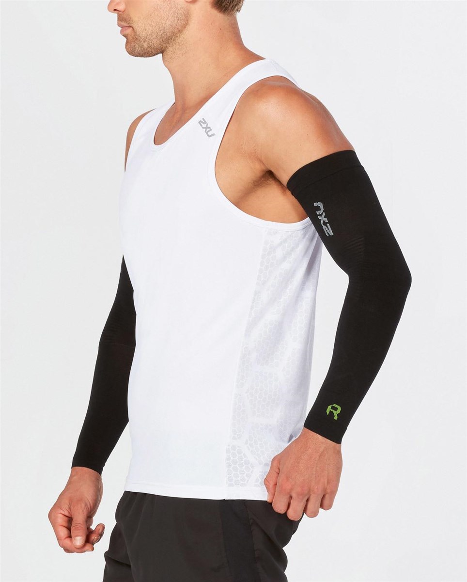 2XU Recovery Flex Arm Sleeve product image