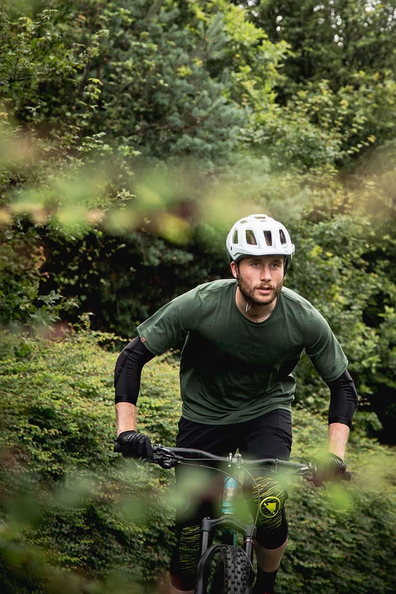 Endura SingleTrack Lite Elbow Pads II Tredz Bikes