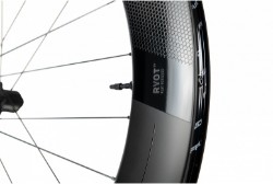 RYOT77 FCC DT240 Carbon Clincher Disc Brake Road Wheelset image 4