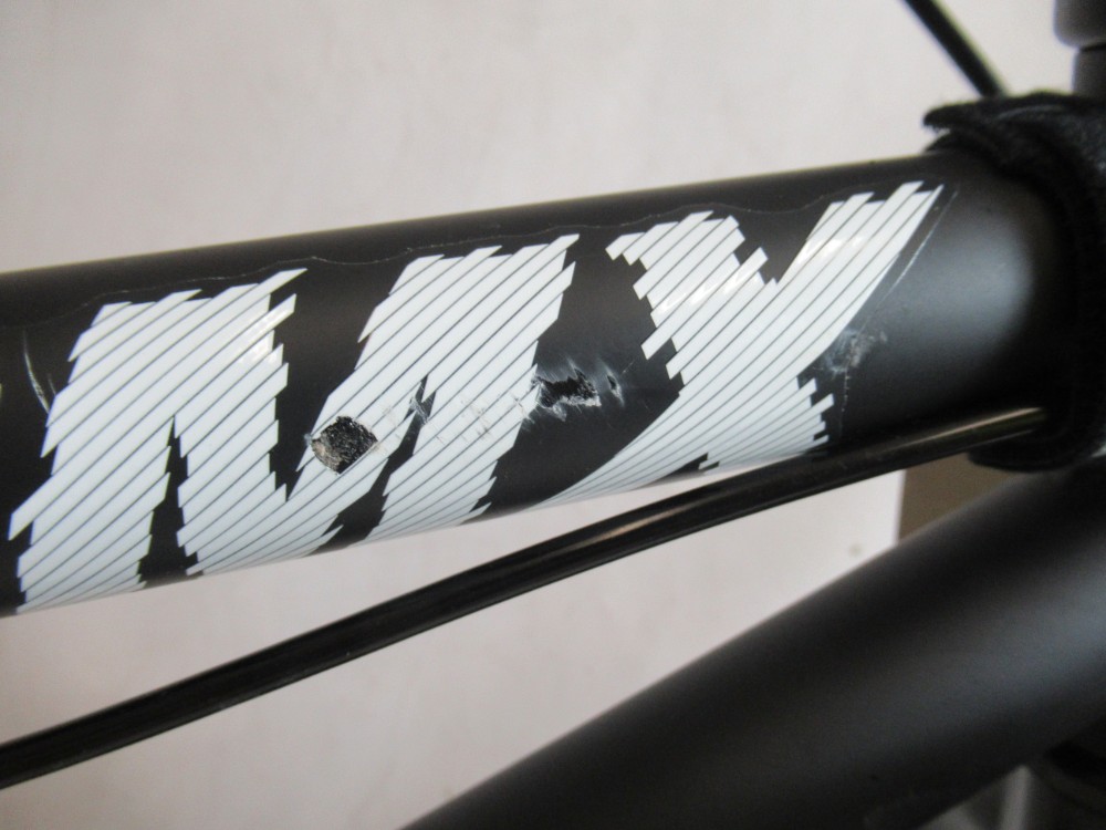 Curb - Nearly New – 20w 2022 - BMX Bike image 1