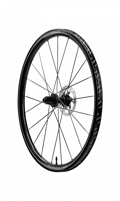 RAW33 Carbon Clincher Centre Lock Disc Brake 700c Wheelset image 1