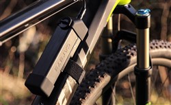 Cateye 6000 Battery Pack Close Up on Frame